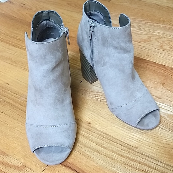 Apt. 9 Shoes - Apt 9 Peep Toe Tan Booties Size 6